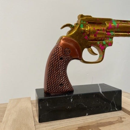 The Dollar Love Gun - Van Apple