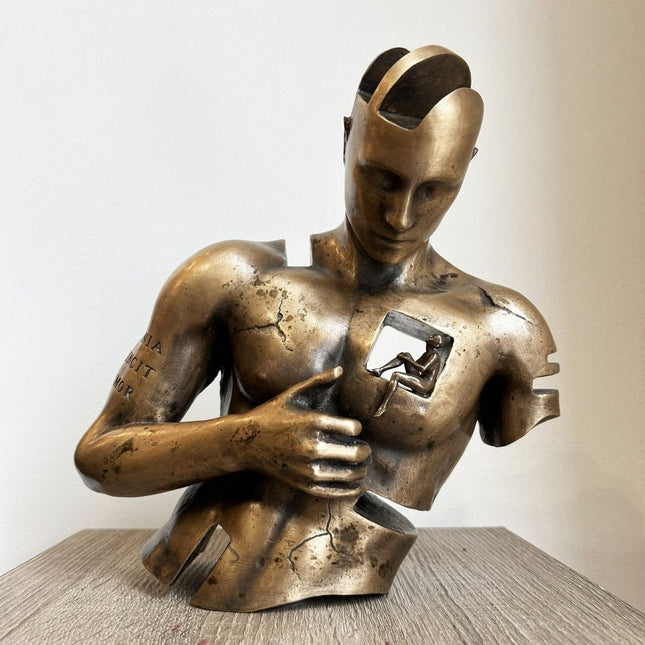 Bronze Omnia Vincit Amor - Andrea Giorgi