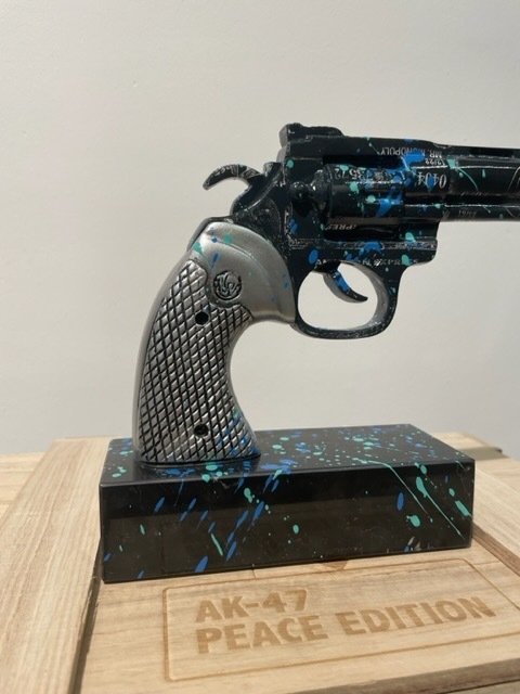 The Black Amex Love Gun 2 - Van Apple