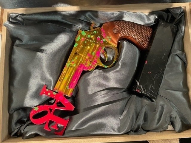 The Dollar Love Gun - Van Apple